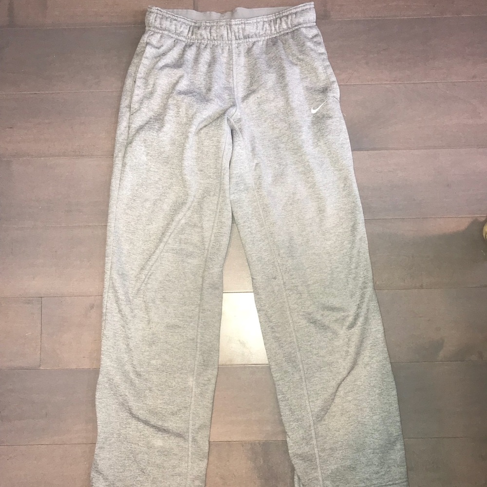 Nike Thermafit Sweatpants / Gray / Small
